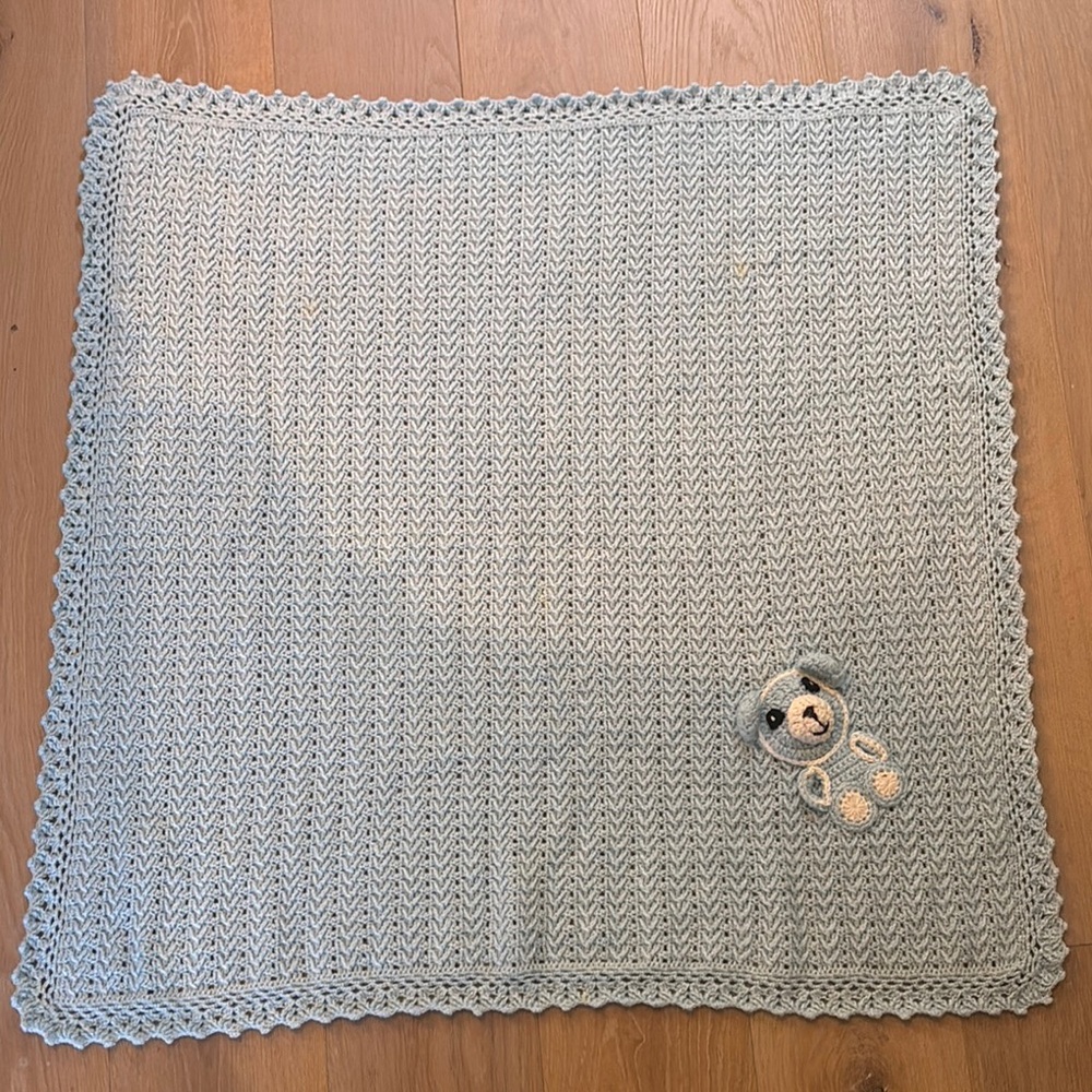 Cozy bear crochet Baby Blanket - baby blue